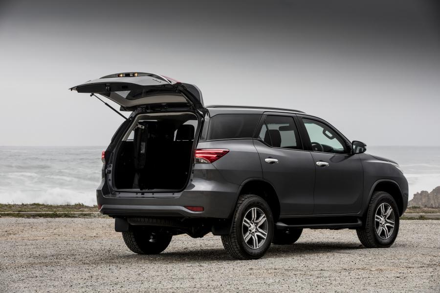  Toyota Fortuner (AN160) 2016 года  (ZA) (фото 9 из 40)
